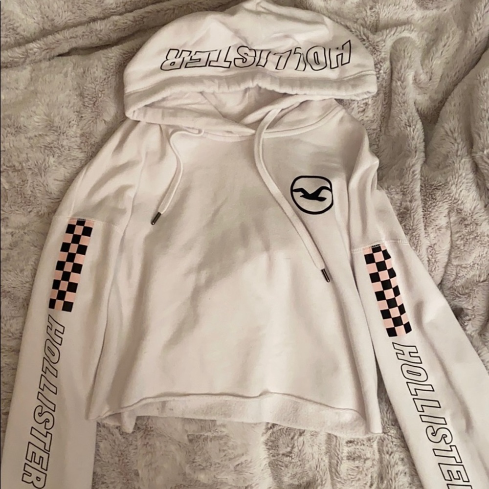Holistic copped sweatshirt